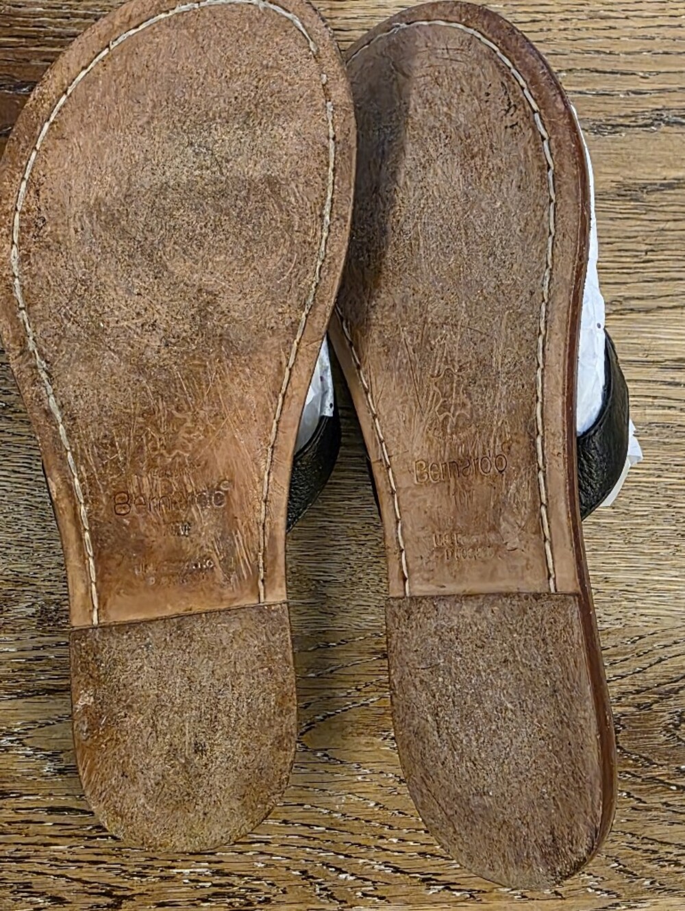 BERNARDO MIAMI BLACK LEATHER LOOP THONG SANDALS SIZE 10 M SUMMER BEACH FLATS - Picture 3 of 8
